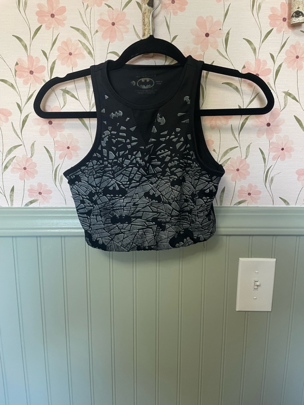 Her Universe Black & Gray Bat Mosaic Cropped Tank